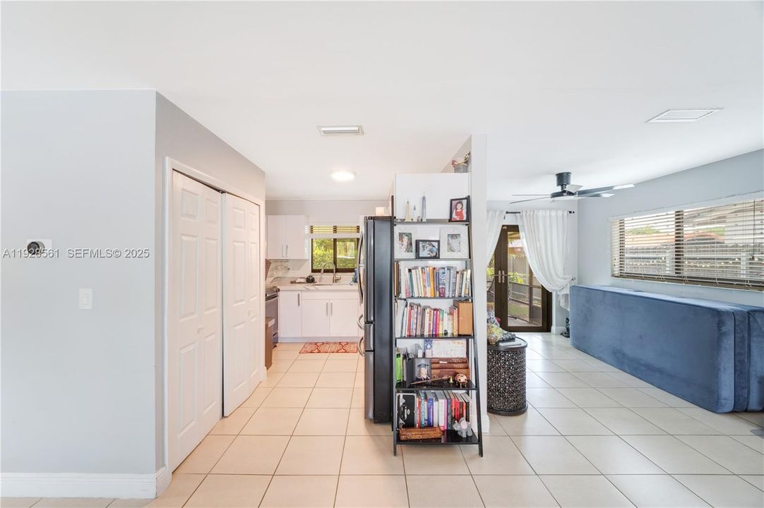 待售: $650,000 (3 贝兹, 2 浴室, 1426 平方英尺)