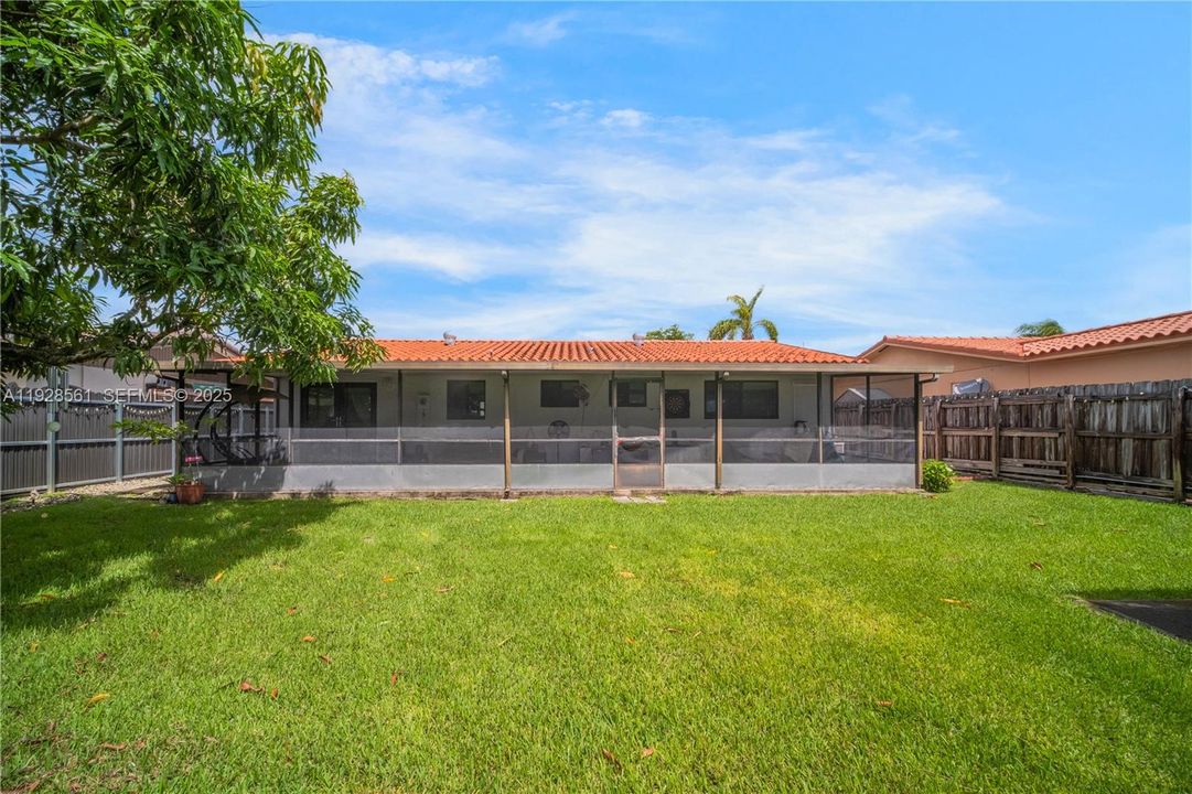 待售: $650,000 (3 贝兹, 2 浴室, 1426 平方英尺)