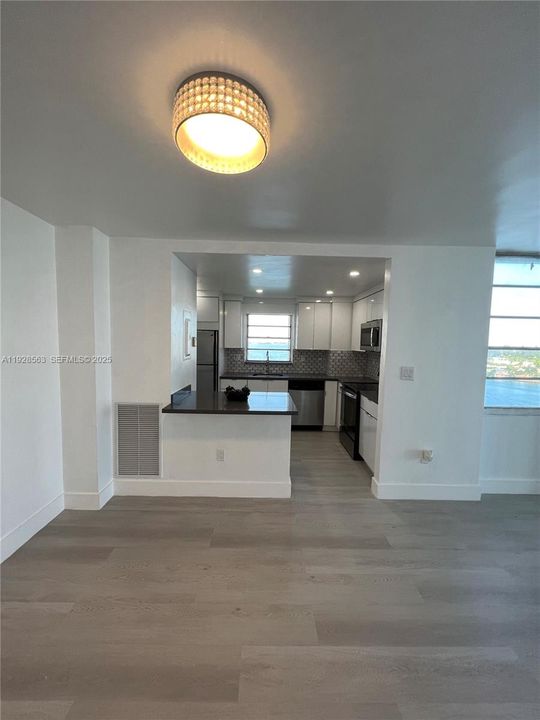 En Venta: $325,998 (1 camas, 1 baños, 1057 Pies cuadrados)