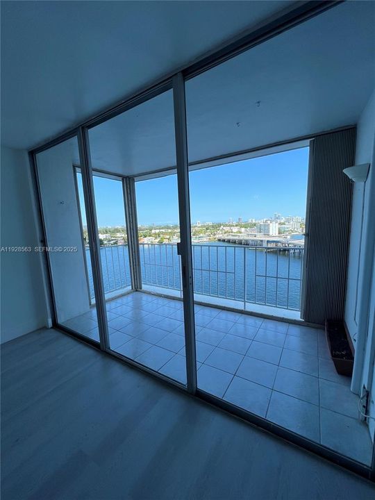 En Venta: $325,998 (1 camas, 1 baños, 1057 Pies cuadrados)