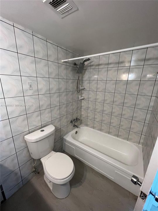 En Venta: $325,998 (1 camas, 1 baños, 1057 Pies cuadrados)