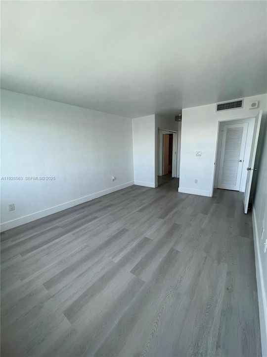 En Venta: $325,998 (1 camas, 1 baños, 1057 Pies cuadrados)