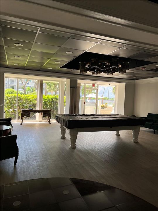 En Venta: $325,998 (1 camas, 1 baños, 1057 Pies cuadrados)