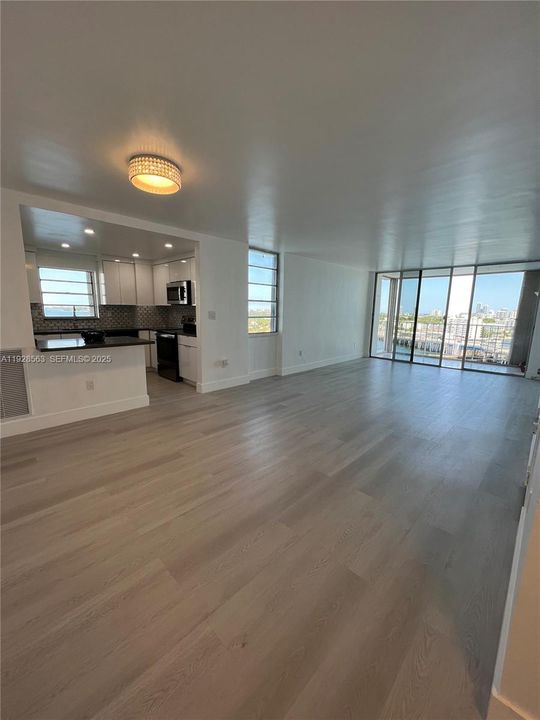 En Venta: $325,998 (1 camas, 1 baños, 1057 Pies cuadrados)