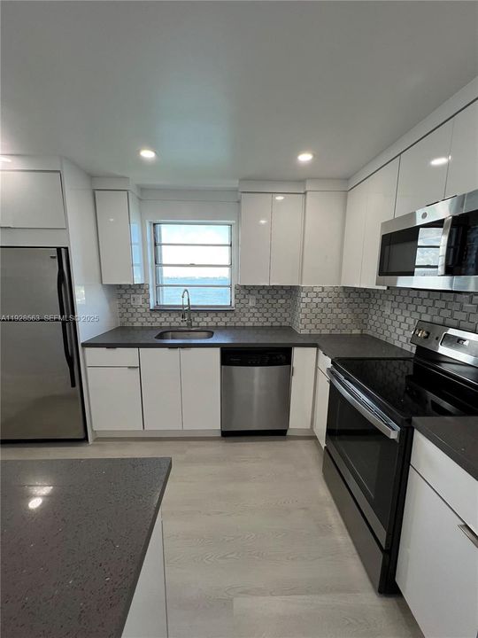 En Venta: $325,998 (1 camas, 1 baños, 1057 Pies cuadrados)