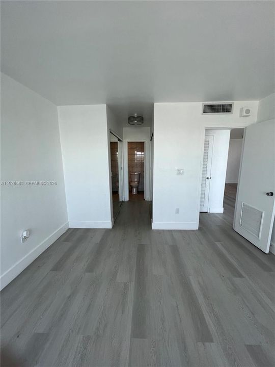 En Venta: $325,998 (1 camas, 1 baños, 1057 Pies cuadrados)