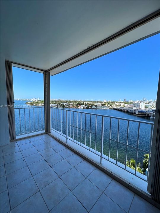 En Venta: $325,998 (1 camas, 1 baños, 1057 Pies cuadrados)