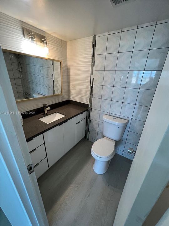 En Venta: $325,998 (1 camas, 1 baños, 1057 Pies cuadrados)