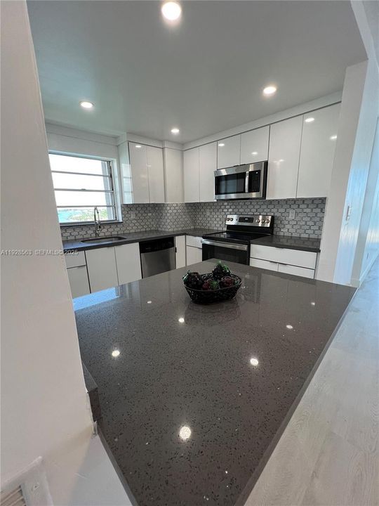 En Venta: $325,998 (1 camas, 1 baños, 1057 Pies cuadrados)