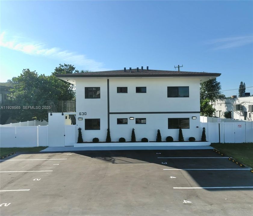 出租: $2,850 (3 贝兹, 2 浴室, 4015 平方英尺)