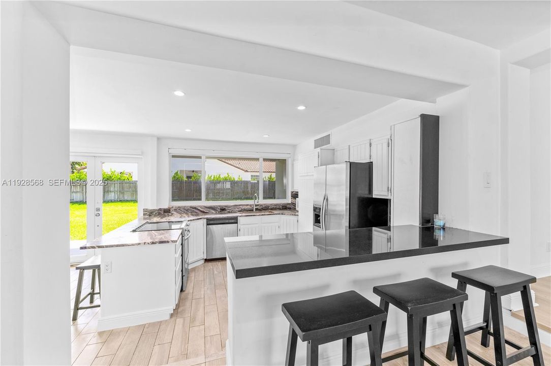 En Venta: $875,000 (3 camas, 2 baños, 1761 Pies cuadrados)