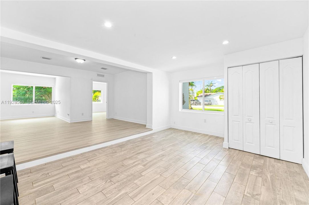 En Venta: $875,000 (3 camas, 2 baños, 1761 Pies cuadrados)