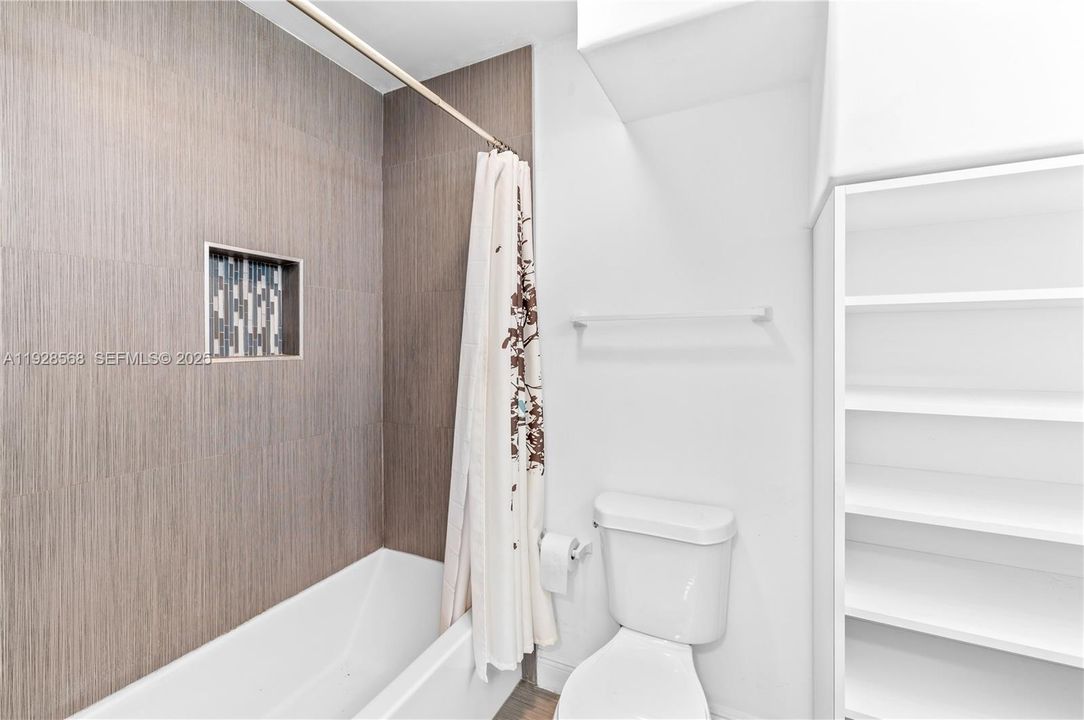 En Venta: $875,000 (3 camas, 2 baños, 1761 Pies cuadrados)