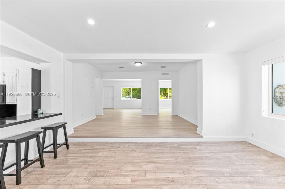 En Venta: $875,000 (3 camas, 2 baños, 1761 Pies cuadrados)