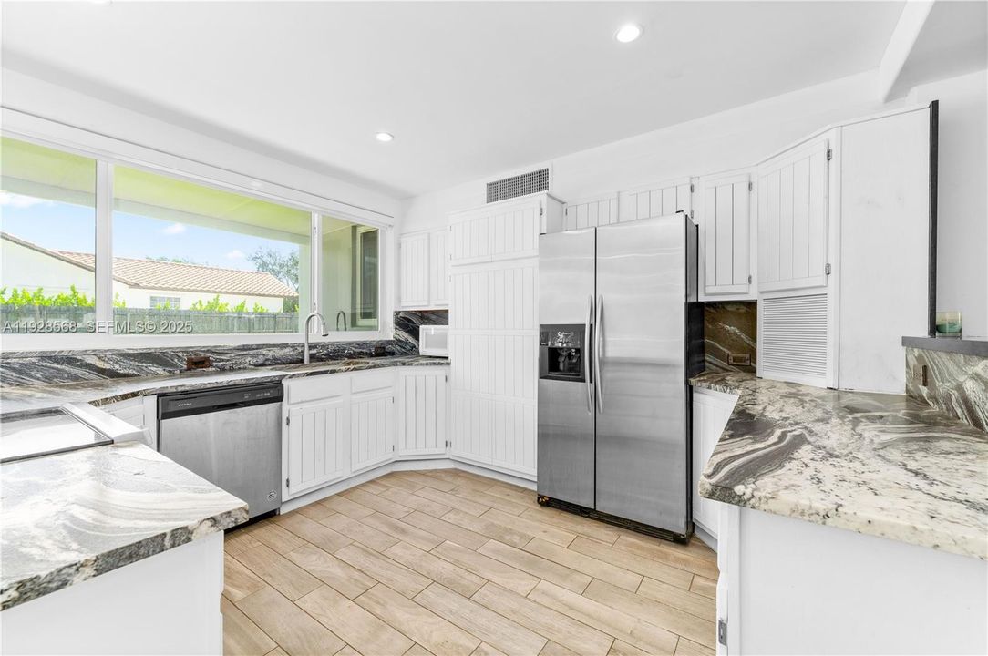 En Venta: $875,000 (3 camas, 2 baños, 1761 Pies cuadrados)