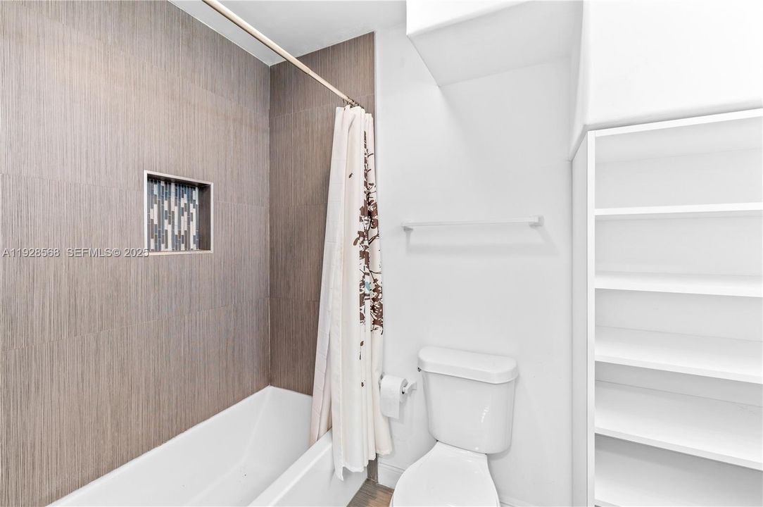 En Venta: $875,000 (3 camas, 2 baños, 1761 Pies cuadrados)