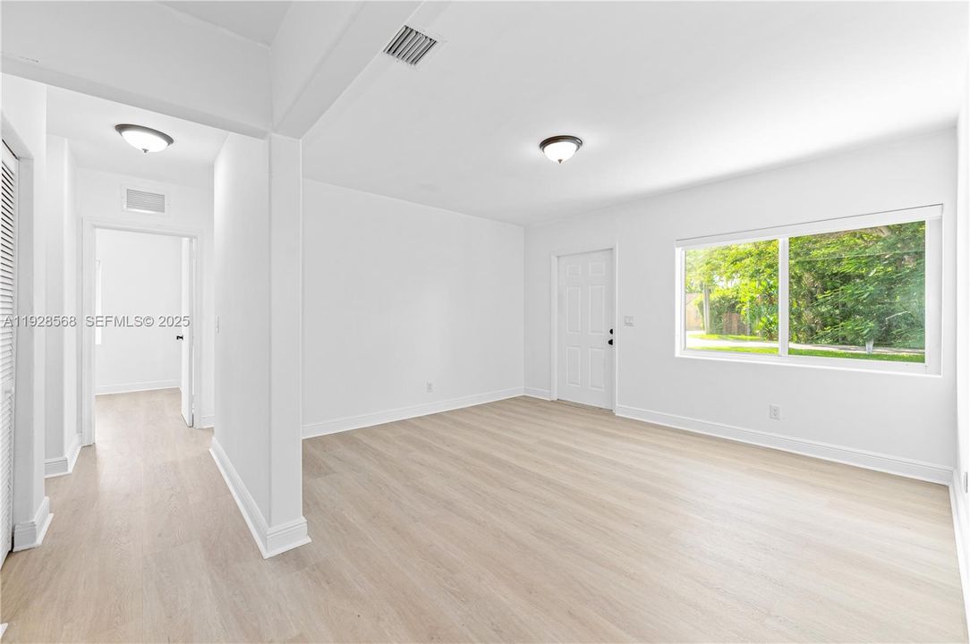 En Venta: $875,000 (3 camas, 2 baños, 1761 Pies cuadrados)