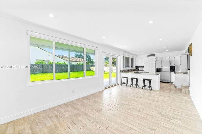 En Venta: $875,000 (3 camas, 2 baños, 1761 Pies cuadrados)