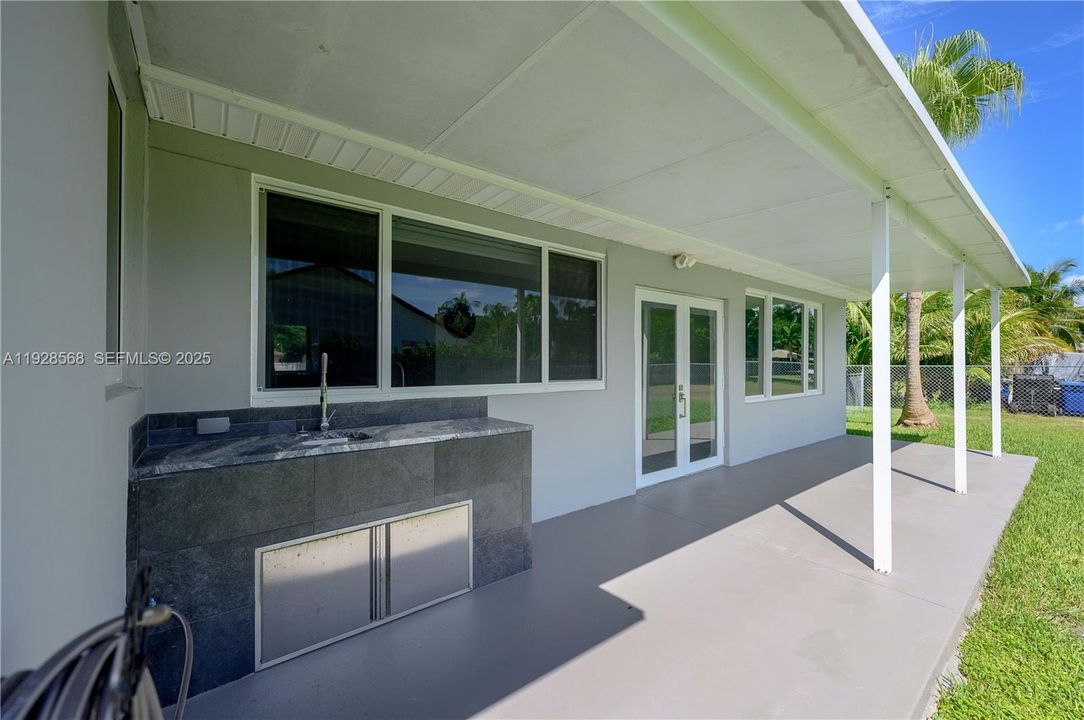 En Venta: $875,000 (3 camas, 2 baños, 1761 Pies cuadrados)