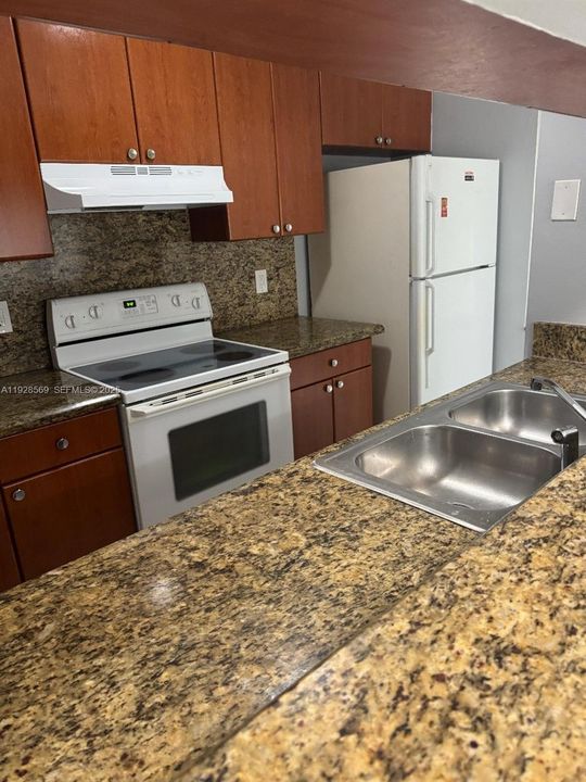 В аренду: $2,150 (3 спален, 2 ванн, 950 Квадратных фут)