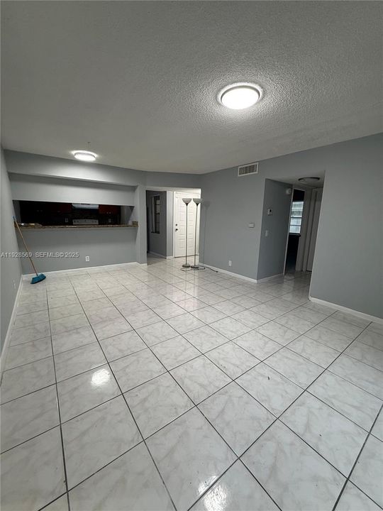 В аренду: $2,150 (3 спален, 2 ванн, 950 Квадратных фут)