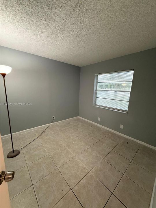 В аренду: $2,150 (3 спален, 2 ванн, 950 Квадратных фут)