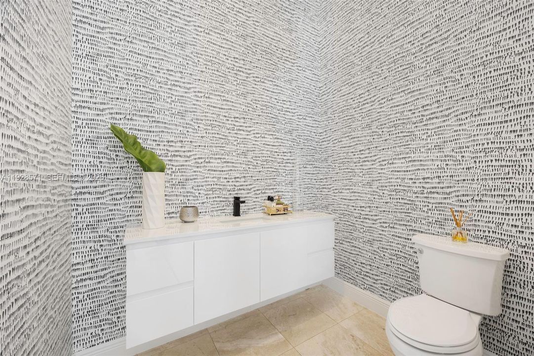 待售: $4,599,000 (6 贝兹, 7 浴室, 5609 平方英尺)