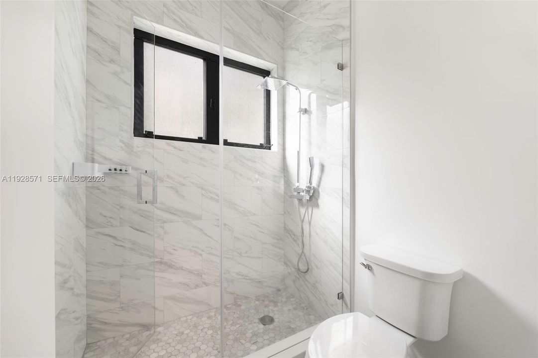 待售: $4,599,000 (6 贝兹, 7 浴室, 5609 平方英尺)