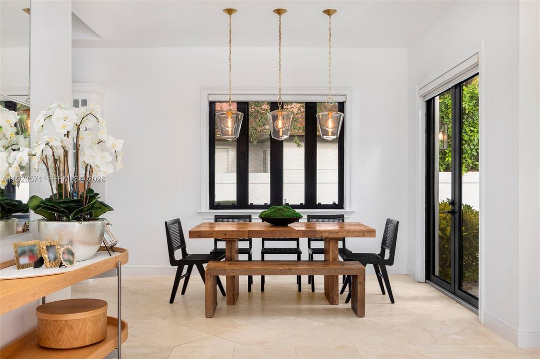 待售: $4,599,000 (6 贝兹, 7 浴室, 5609 平方英尺)