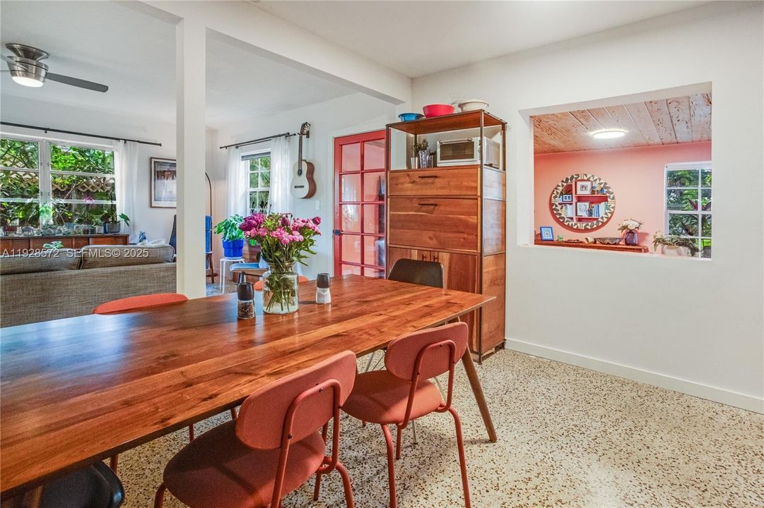 待售: $500,000 (2 贝兹, 1 浴室, 1292 平方英尺)