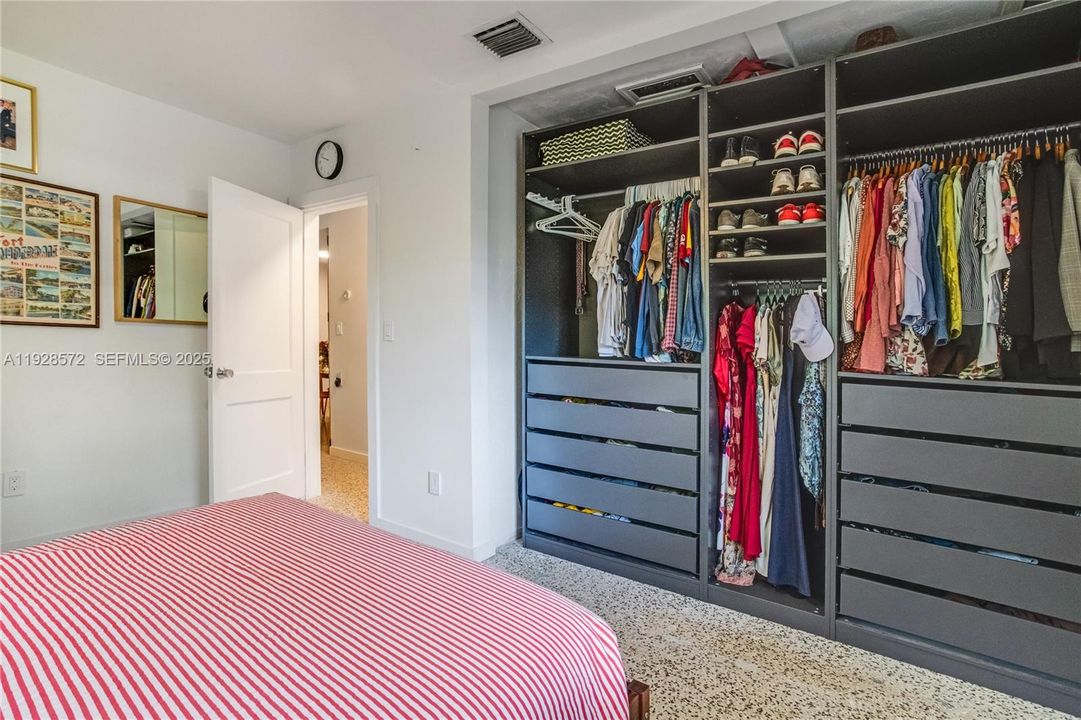 待售: $500,000 (2 贝兹, 1 浴室, 1292 平方英尺)