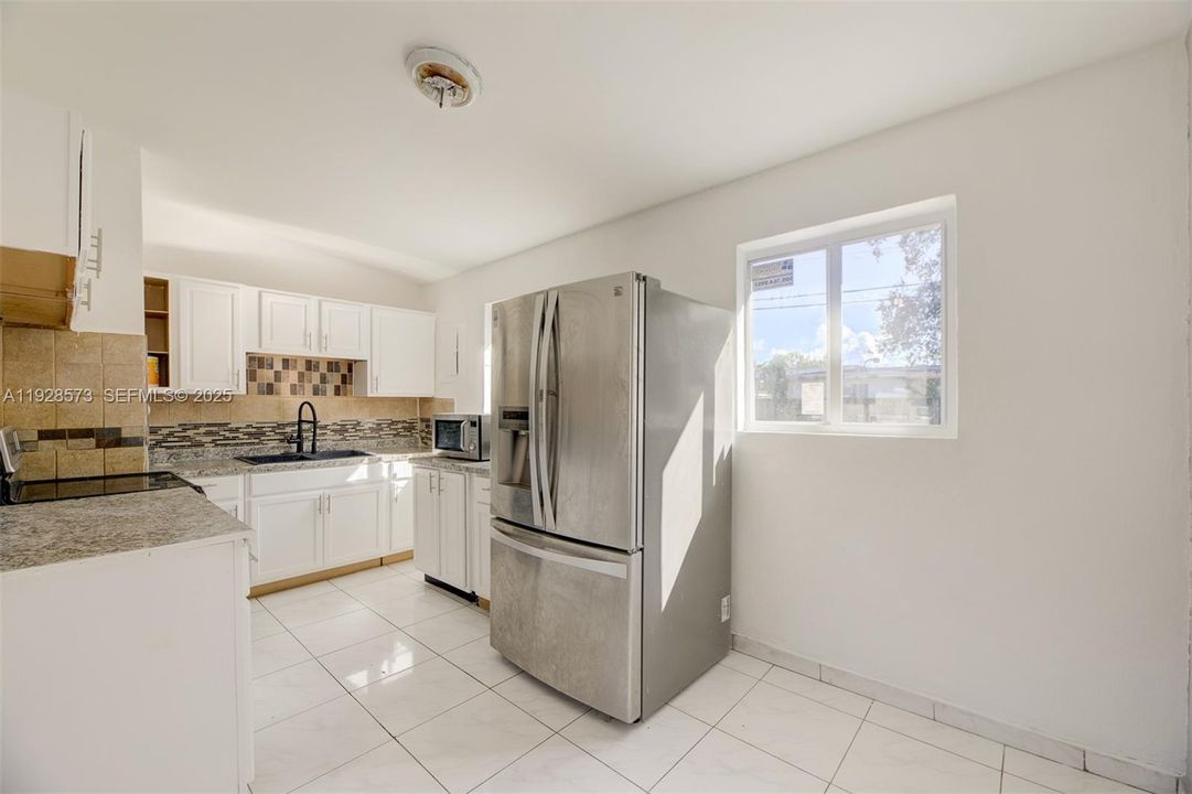 En Renta: $3,000 (4 camas, 2 baños, 1200 Pies cuadrados)