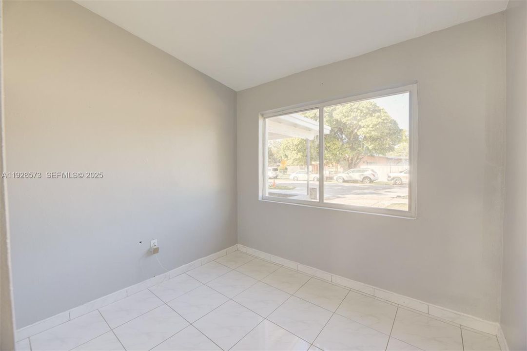 En Renta: $3,000 (4 camas, 2 baños, 1200 Pies cuadrados)