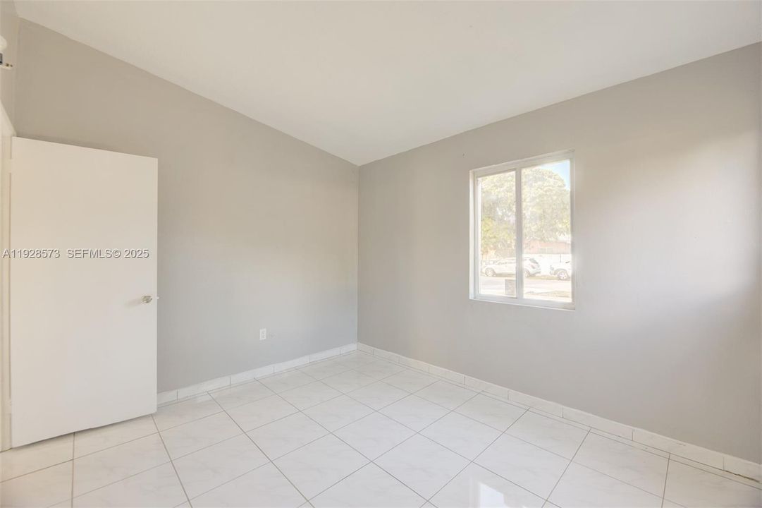 En Renta: $3,000 (4 camas, 2 baños, 1200 Pies cuadrados)