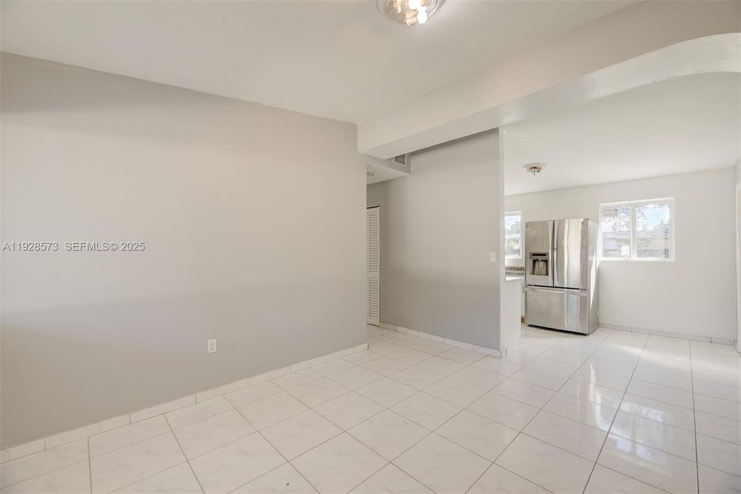 En Renta: $3,000 (4 camas, 2 baños, 1200 Pies cuadrados)