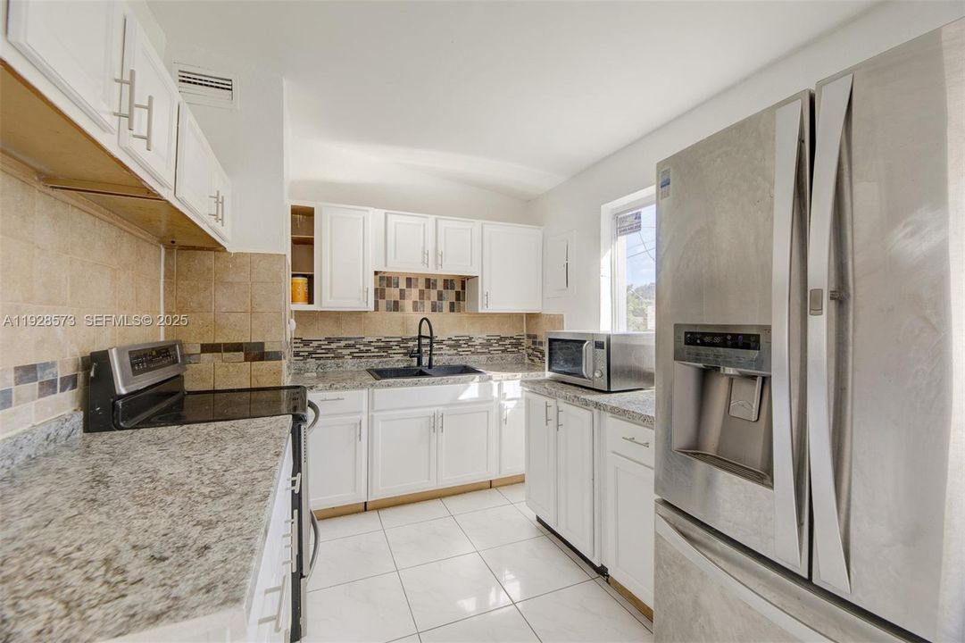 En Renta: $3,000 (4 camas, 2 baños, 1200 Pies cuadrados)