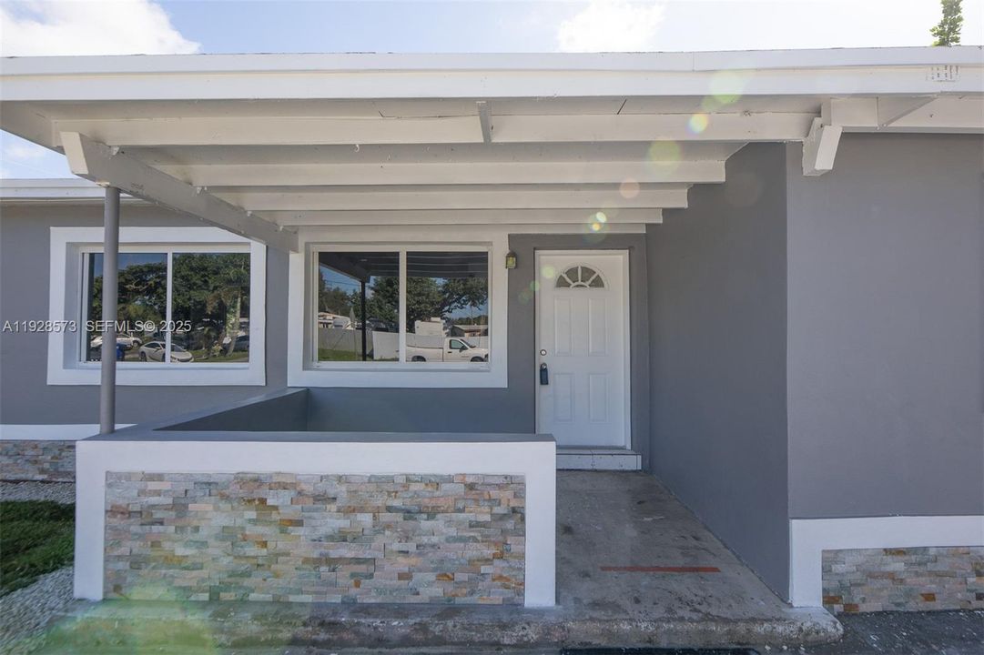 En Renta: $3,000 (4 camas, 2 baños, 1200 Pies cuadrados)