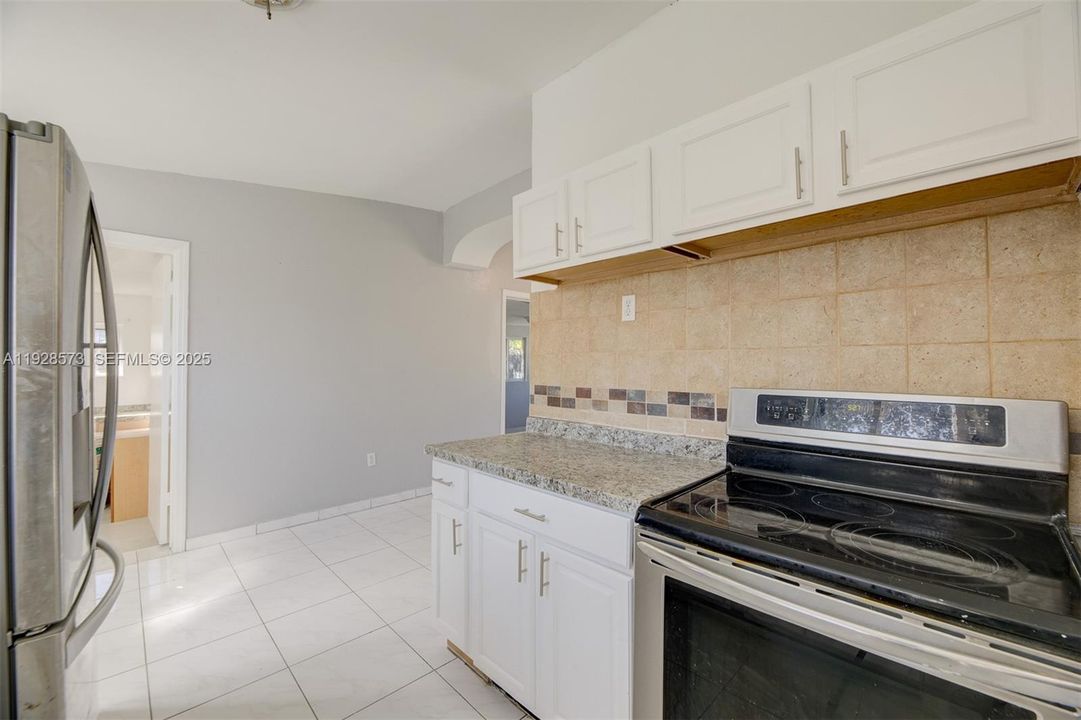 En Renta: $3,000 (4 camas, 2 baños, 1200 Pies cuadrados)