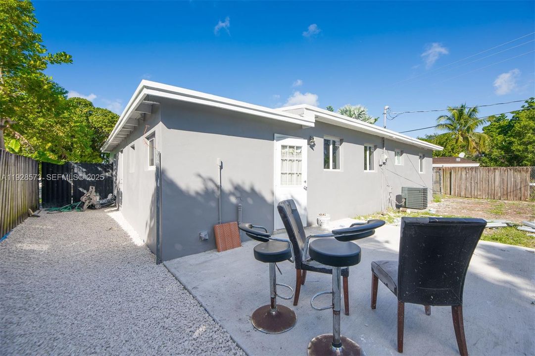 En Renta: $3,000 (4 camas, 2 baños, 1200 Pies cuadrados)