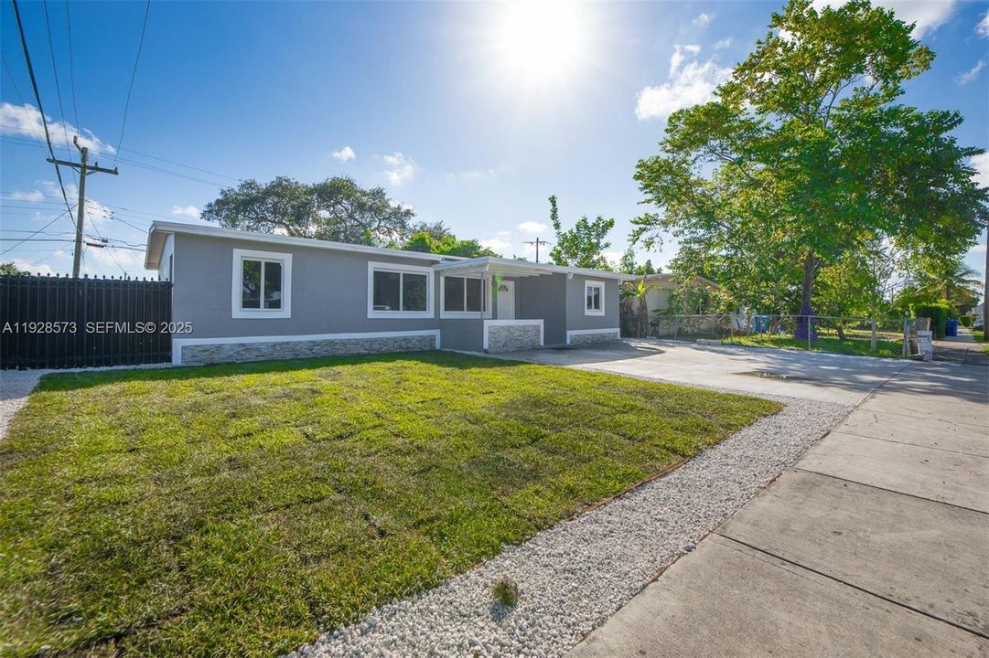 En Renta: $3,000 (4 camas, 2 baños, 1200 Pies cuadrados)