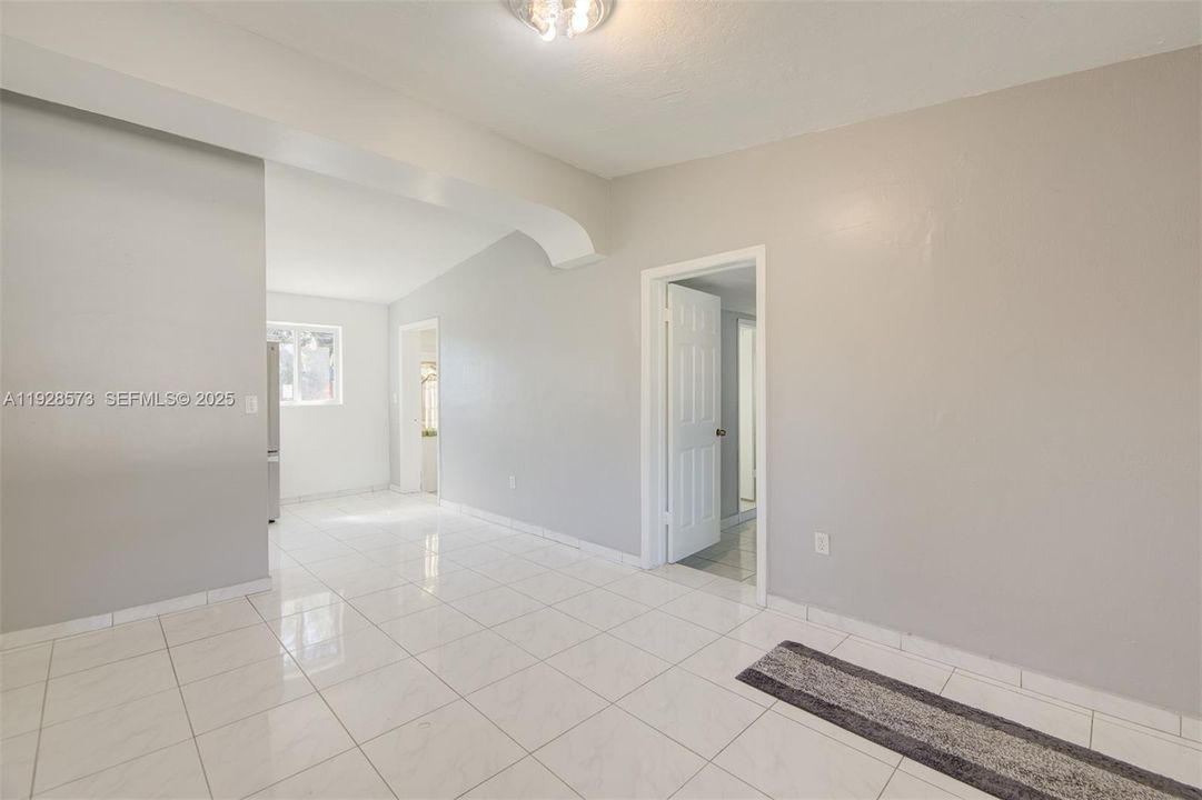 En Renta: $3,000 (4 camas, 2 baños, 1200 Pies cuadrados)