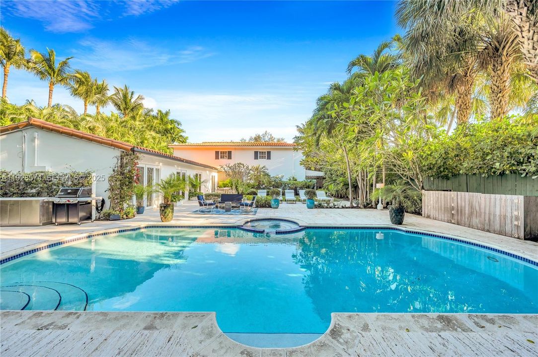 В аренду: $44,000 (4 спален, 4 ванн, 4050 Квадратных фут)