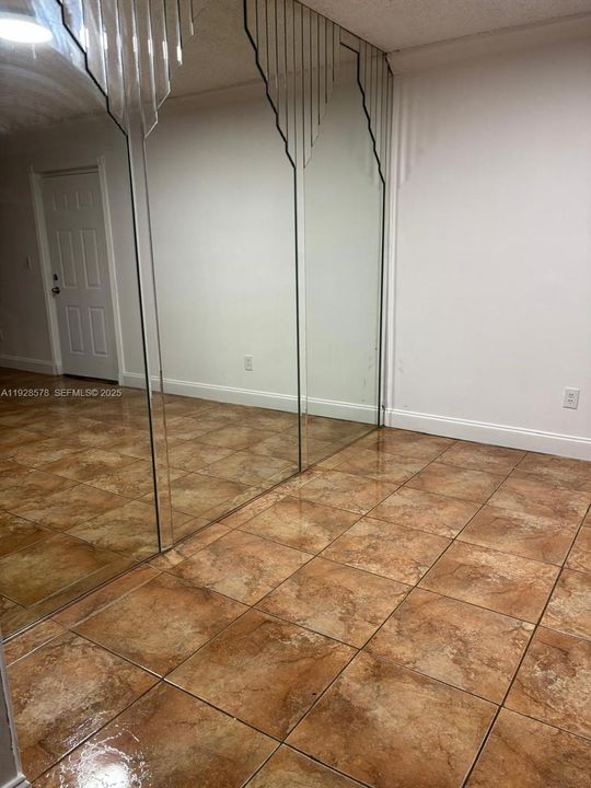 出租: $2,200 (2 贝兹, 2 浴室, 1000 平方英尺)