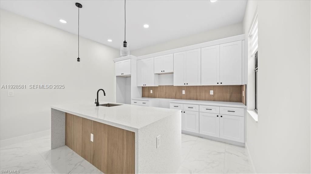 待售: $375,000 (4 贝兹, 2 浴室, 0 平方英尺)