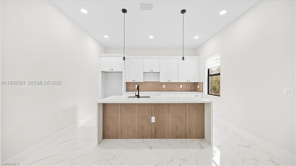 待售: $375,000 (4 贝兹, 2 浴室, 0 平方英尺)