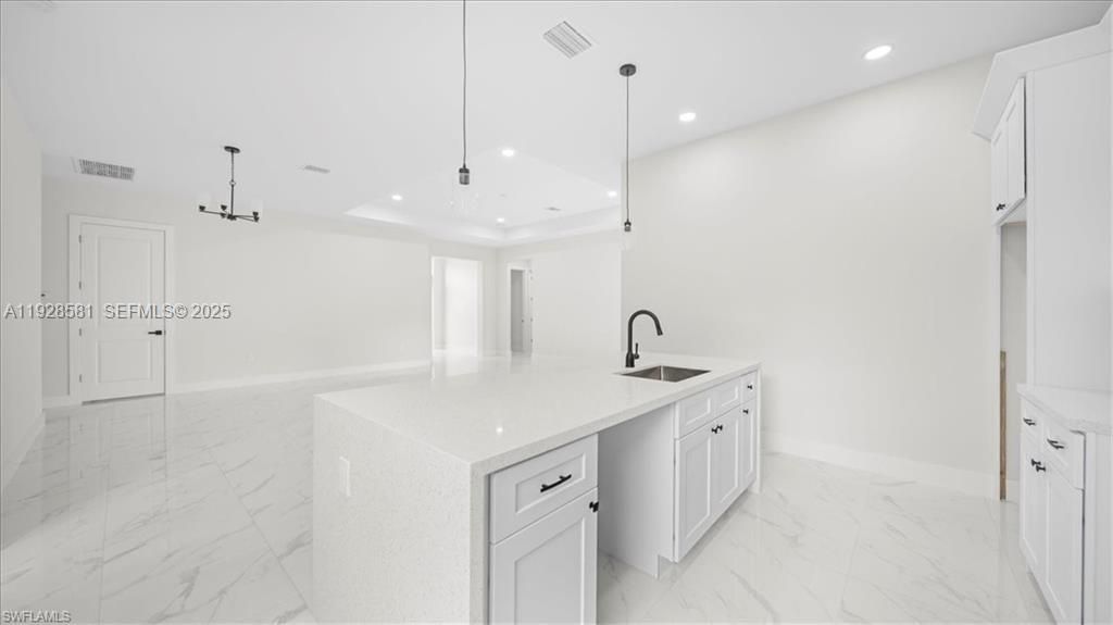 待售: $375,000 (4 贝兹, 2 浴室, 0 平方英尺)