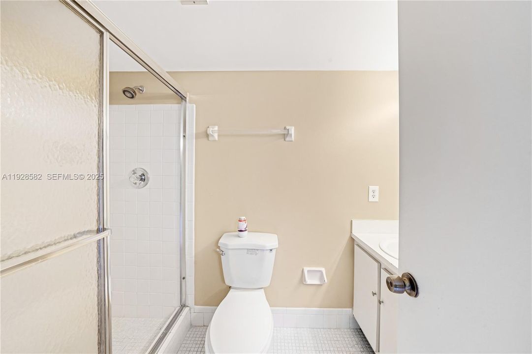 待售: $84,900 (2 贝兹, 2 浴室, 1040 平方英尺)