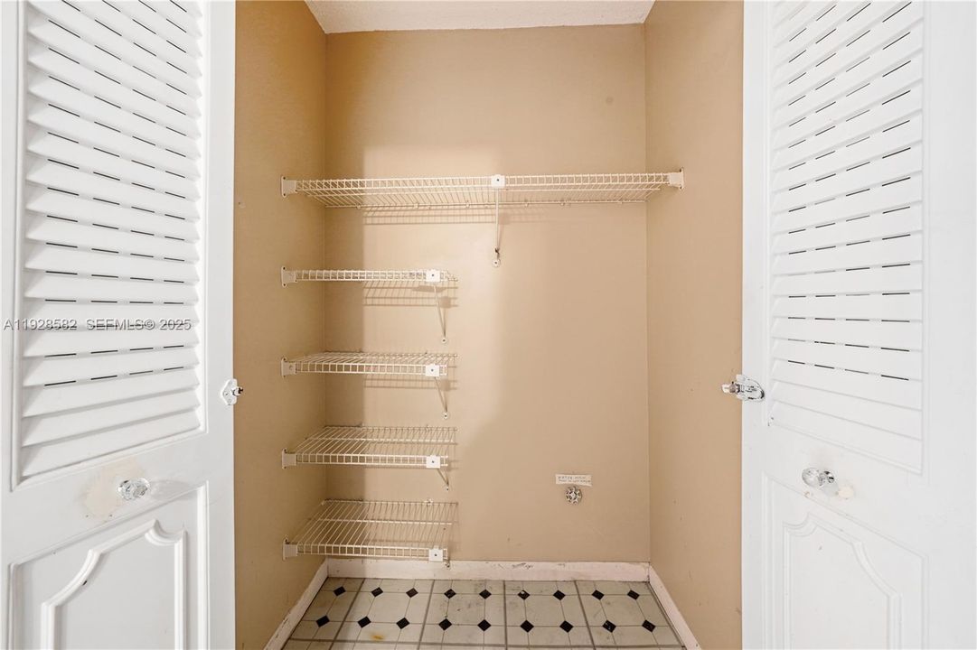 待售: $84,900 (2 贝兹, 2 浴室, 1040 平方英尺)