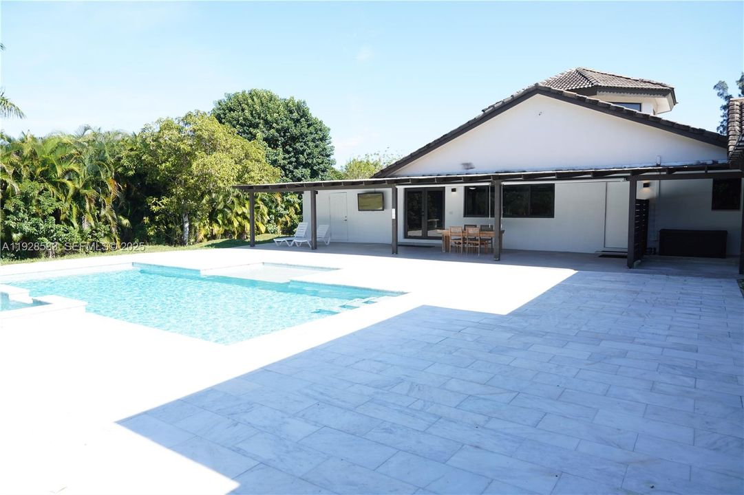 出租: $10,995 (4 贝兹, 4 浴室, 3071 平方英尺)