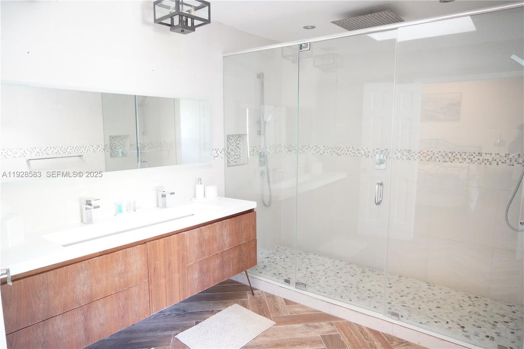 出租: $10,995 (4 贝兹, 4 浴室, 3071 平方英尺)